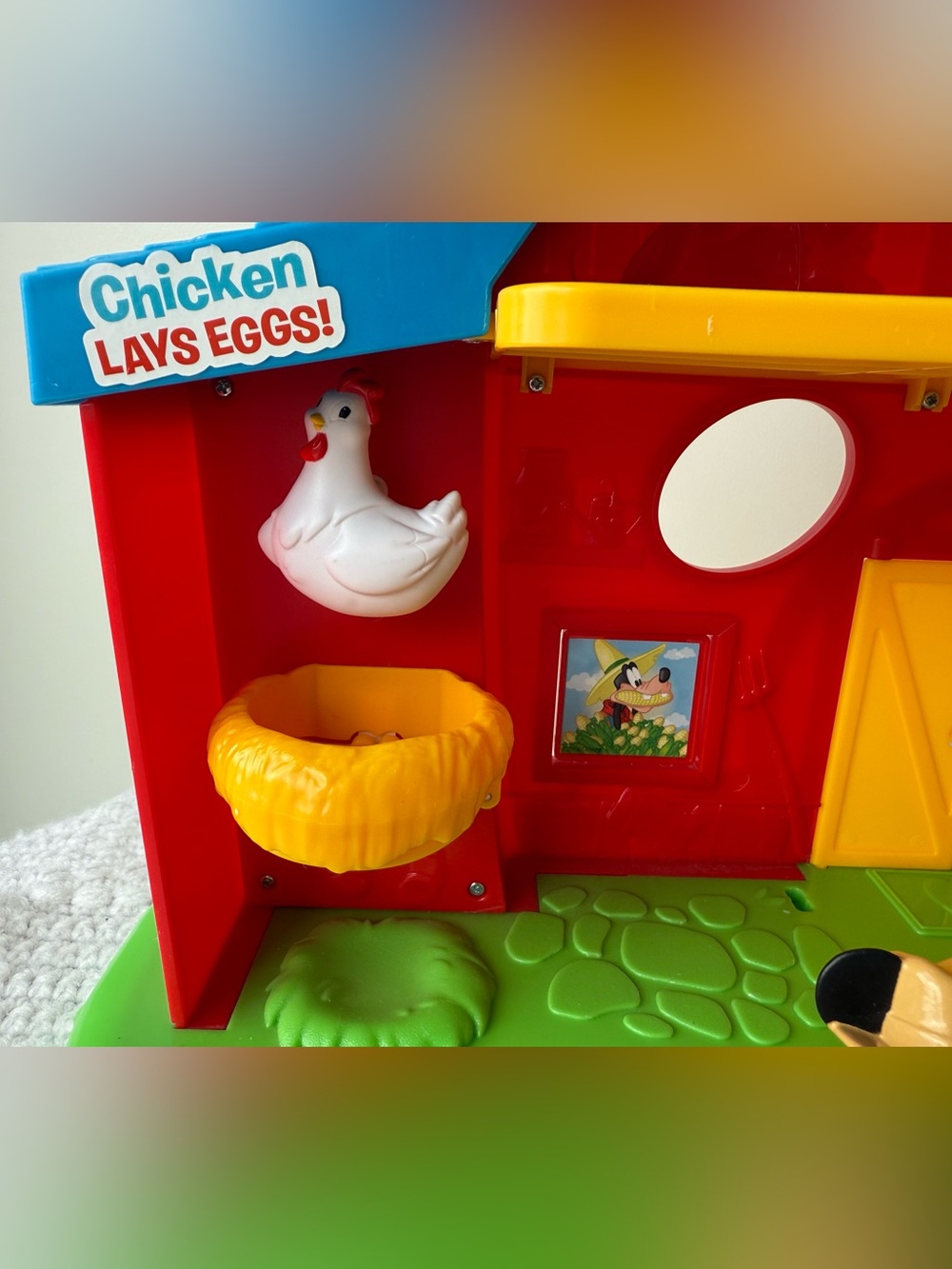 Disney Junior Mickey Mouse Barnyard Fun Playset - Picture 4 of 12